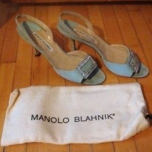 Luxe MANOLO BLAHNIK blue crystal kitten heel shoes
